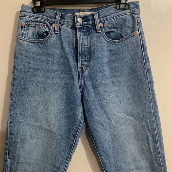 Levi’s | Light Red Tag Button Fly WEDGIE High Rise Raw Hem Jeans Size 27 Classic - Picture 3 of 9